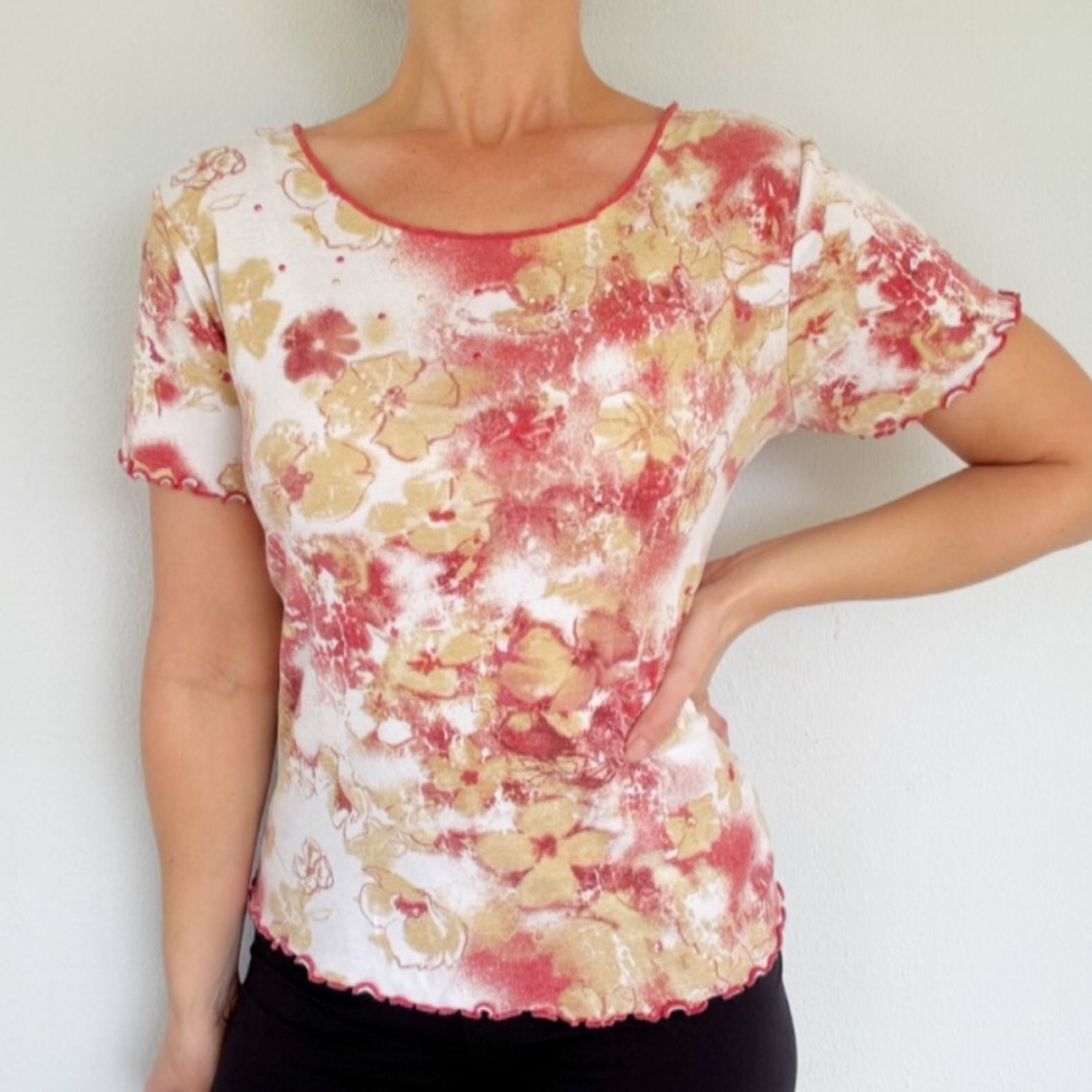 Vintage Basic Editions red tan floral print lettuce trim cotton tee size medium